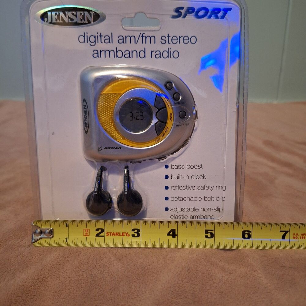 JENSEN Audio Sport AM/FM Stereo Arm Band Radio Silver. New in box. Boeing merch